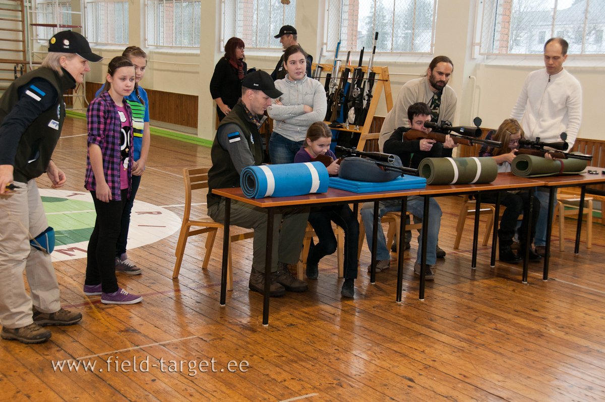 Türi Põhikooli tüdrukud on kui sündinud laskurid ja nad said märkidele väga hästi pihta